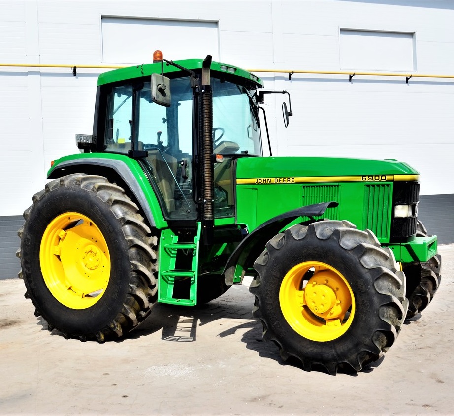 Продам бу Трактор колісний John Deere 6900